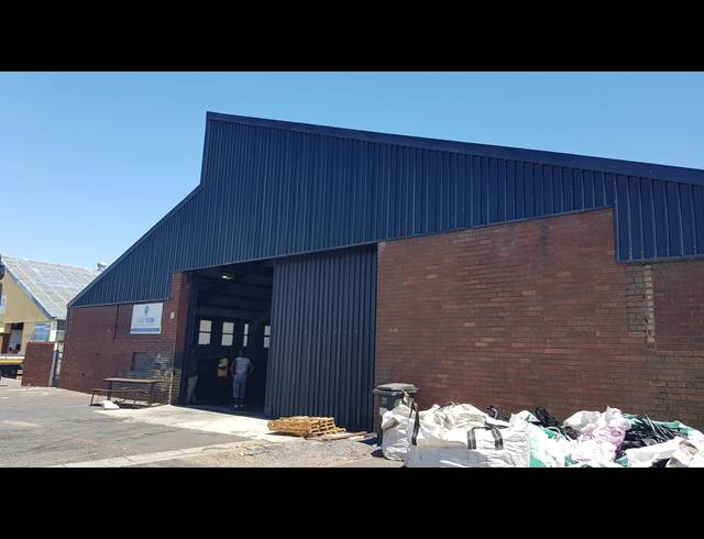 1,235M² FACTORY TO LET IN TRIANGLE FARM